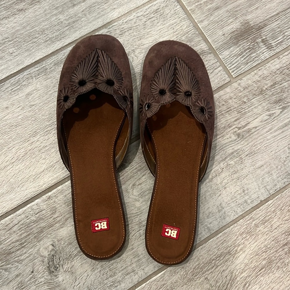 NWOT BC footwear brown suede flats